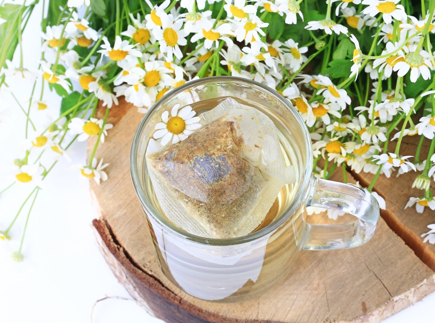Jakie są korzyści stosowania  herbaty rumiankowej dla Twojego zdrowia?